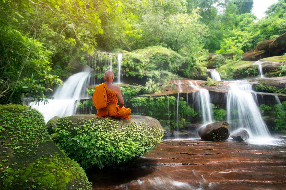 Buddhistischer Mönch, die Tradition der Meditation ist im Hinduismus wie auch im Buddhismus verwurzelt. 